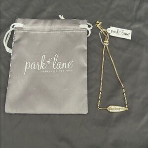 Parklane “Clarity” Gold tone bracelet 4” diameter